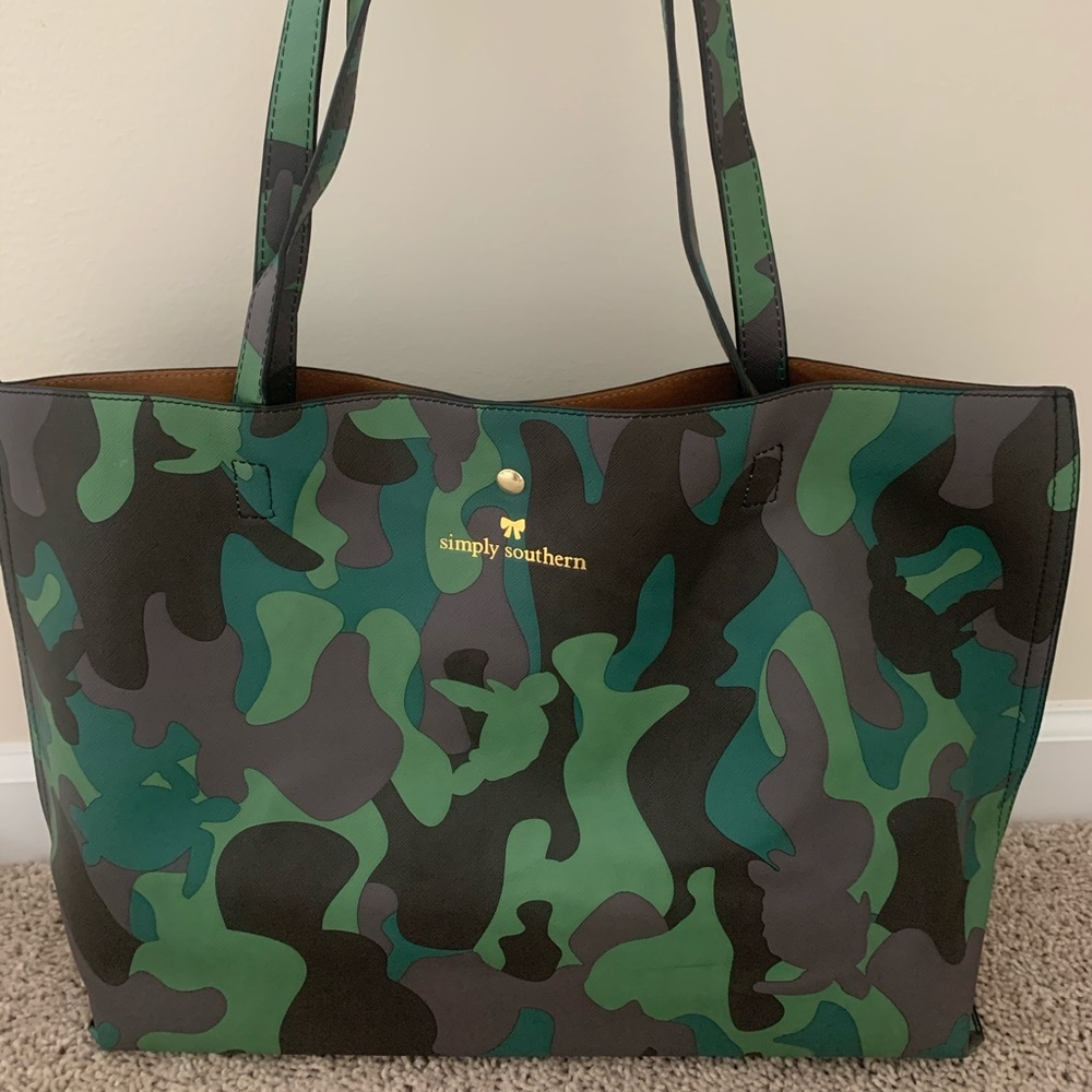 Super cute Camo tote!